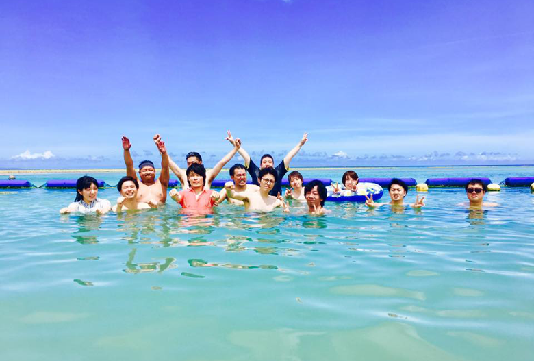 沖縄社員旅行ビーチ