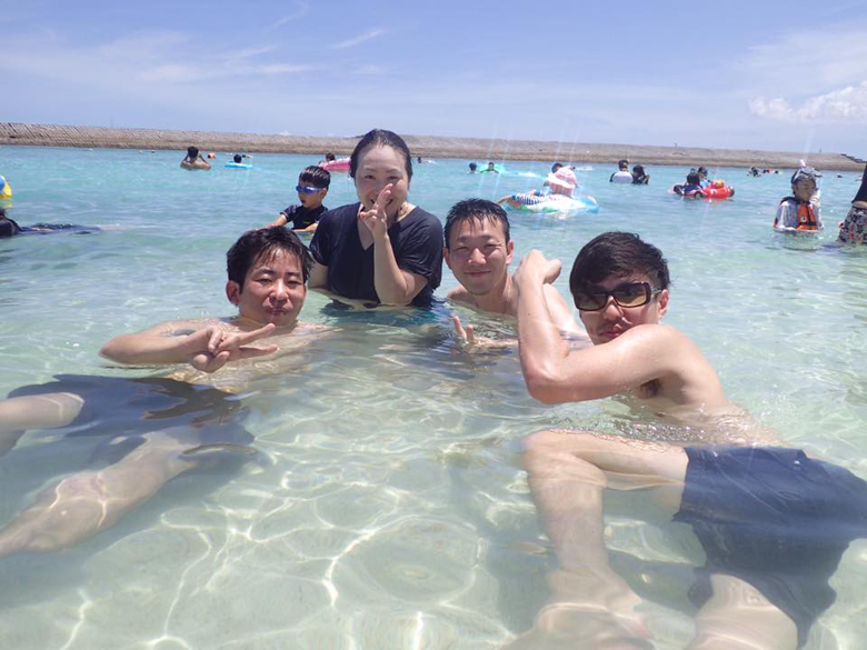沖縄社員旅行ビーチ